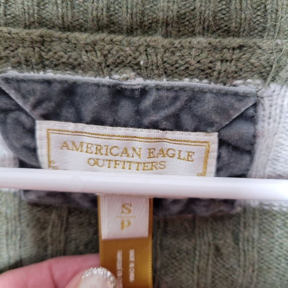 AMERICAN EAGLE OUTFITTERS Vintage V-NECK Olive Stripe Sweater Small - Picture 2 of 6